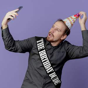 Écharpe d'anniversaire amusante The Birthday Dude <span class=keywords><strong>en</strong></span> feuille d'aluminium noire et argentée pour femmes et hommes, accessoires et fournitures de décoration pour fêtes d'anniversaire - Product Image 3