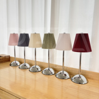Lampe de table LED sans fil rechargeable en tissu à commande tactile et intensité variable pour mariages, hôtels, restaurants, banquets - Vente en gros usine