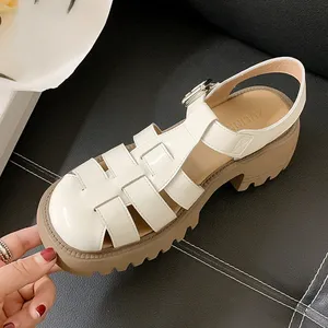 Sandales d'extérieur tressées à bout pointu pour femmes, chaussures plates, vente en gros d'usine, 2020