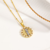 Vente en gros de femmes à la mode en cuivre incrusté de zircon imitation perle bicolore vierge marie pendentif en forme de coeur collier en laiton