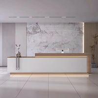 Bureau d'accueil moderne en bois massif de luxe avec logo personnalisé pour hôpital, école, supermarché, hôtel et immeuble de bureaux