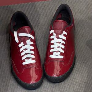 Zapatos de skate de cuero genuino de alta calidad con superficie brillante, elegantes, estilo urbano, cómodos, antideslizantes, unisex, personalizables. - Product Image 1