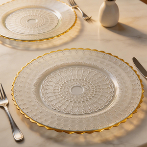 Assiettes de présentation en verre en dentelle d'ivoire française en gros, bord doré, décoratives, pour la mise en table d'événements hôteliers - Product Image 1