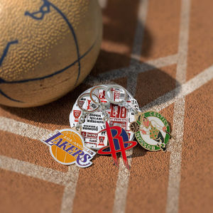 Llaveros de metal de baloncesto de entrega directa de alta calidad Colección Brave Bulls y colgantes conmemorativos - Product Image 4