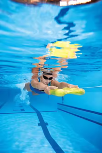 Planche de natation et bouée de traction 2 en 1 en mousse de polyéthylène avec une épaisseur de 55 mm pour l'entraînement à la natation - Product Image 6