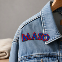Patch brodé à lettres en blocs bleus et rouges |   Patch personnalisé à coudre sur les manches des vestes