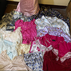 Vêtements d'occasion en gros <span class=keywords><strong>de</strong></span> haute qualité à prix abordable – Vêtements d'été mixtes d'occasion, pyjamas en soie pour femmes, enfants et hommes - Product Image 2