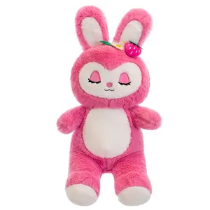Nouveau lapin fraise rose assis en peluche jouets fille cadeau d'anniversaire lapin mignon vente en gros
