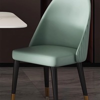 Chaise de salle à manger de luxe moderne avec dossier à nervures verticales et pieds en métal à embouts dorés - Cuir PU ergonomique pour la maison