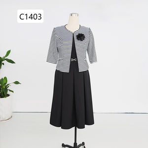 Costume deux pièces formel rayé bleu pour femme grande taille avec veste courte, idéal pour le bureau, l'église et les tenues du dimanche - Product Image 4
