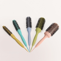 Brosse à cheveux ronde colorée à poils en nylon et corps en céramique pour séchage au sèche-cheveux, coiffage professionnel et démêlage en nid d'abeille – Meilleure vente
