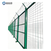 Clôture de sécurité 3D en treillis soudé thermolaqué, poteau carré courbé pour autoroute et aéroport, hauteur 2m, fabriquée en Chine, prix usine