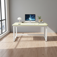 Bureau d'ordinateur simple et moderne pour la maison, le travail, l'étude et le jeu