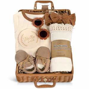 Exclusivo Set de Regalo para Bebé Niña Recién Nacida con Gafas de Sol, Ropa, Tarjeta de Hitos y Zapatos - Regalos al por Mayor para Baby Shower - Product Image 1