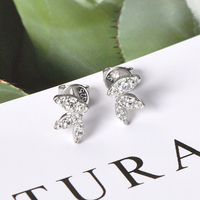 Bijoux d'oreille de piercing de couleur D complète Boucles d'oreilles en moissanite en forme de feuille mignonnes en argent sterling 925 pour femmes