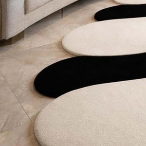 Alfombra de Lana de Lujo en Blanco y Negro |   Alfombra Moderna de Diseño Abstracto con Forma Irregular, Hecha a Mano, para Sala de Estar y Decoración del Hogar - Product Image 4