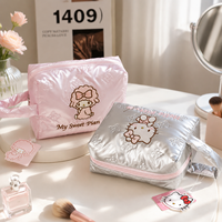 Pochette de toilette matelassée argentée avec logo personnalisé pour femmes, grande capacité, portable, organiseur de maquillage de voyage