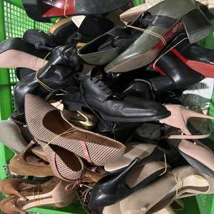 Chaussures d'occasion pour Bale femmes pantoufles d'occasion à la mode femmes sandales plates fabricant fournisseur Chine balles - Product Image 2