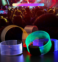Top Vente Bracelets Lumineux Bracelets LED Rougeoyants Danse Glow in the Dark Bracelet de Fête pour Accessoires de Fête Concerts Prix