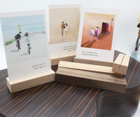Support de calendrier de table en bois, support de carte de visite de bureau, support de carte de menu, support d'affichage de carte postale avec logo
