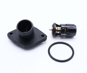 FLANGIA RADIATORE + TERMOSTATO + GUARNIZIONE per <span class=keywords><strong>VW</strong></span> <span class=keywords><strong>POLO</strong></span> 6N 6N1 6N2 1.0-1.6 6K <span class=keywords><strong>1.4</strong></span> 1.6 032121121B+032121110B VA1236 - Product Image 1