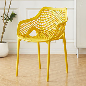Chaise d'extérieur empilable en <span class=keywords><strong>plastique</strong></span> résistant aux intempéries, idéale pour les cafés, les patios et les terrasses domestiques – Vente en gros directe usine à prix abordable - Product Image 4