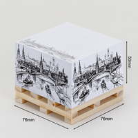 Bloc-notes adhésifs personnalisés en papier offset 8,5 x 8,5 cm avec logo, sur palette en bois, épaisseur personnalisée, vente en gros