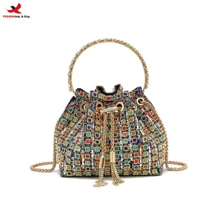 Sac de soirée de luxe tendance en diamant, sacs seau faits main en diamant, sac à main à pampilles et strass pour femme, commande en gros mixte prête à expédier - Product Image 1