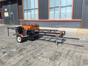 Défonceuse à bois à essence 14HP avec moteur Kohler, système d'alimentation hydraulique et trémies de collecte de sciure pour le travail du bois - Product Image 4