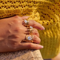 18K Vergoldeter Edelstahl Offener Ring mit Großen Kubischen Zirkonia Geometrischer Doppelschichtiger Hohlschmuck für Damen Großhandel OEM ODM