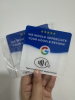 Cartes NFC Google Reviews en gros à bas prix, 10x10cm, programmables, avec adhésif puissant pour booster votre entreprise