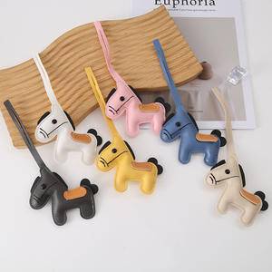 <span class=keywords><strong>Porte</strong></span>-clés transfrontalier en cuir PU avec pendentif poney Pégase à <span class=keywords><strong>pompon</strong></span>, articles décoratifs pour voiture - Product Image 1