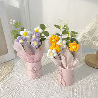 Sac cadeau portable en forme de seau à fleurs artificielles en tricot mignon, bouquet exquis à tenir à la main, cadeau pour la fête des femmes, fête des enseignants