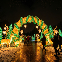 Grandes lanternes de Noël commerciales, décorations lumineuses en forme de tunnel et arches de Père Noël pour les événements festifs