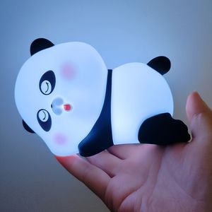 Linda Lámpara Nocturna LED de Panda, Lámpara Infantil de Silicona Suave, Lámpara de Noche Recargable por USB con Cambio Automático de Color - Product Image 1