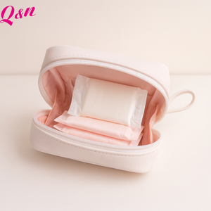 Trousse de maquillage pour femmes Pochette à cosmétiques en nylon Trousse de toilette avec patchs à lettres Pochettes à cosmétiques colorées - Product Image 4