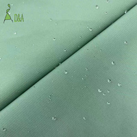 Vente en gros 155GSM Fonction imperméable Polyester Tissu 100% Polyester Tissu pour veste d'extérieur