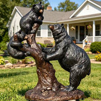 Sculpture de famille d'ours en bronze de style antique sur un souche d'arbre, moulage de haute qualité, ornement de jardin