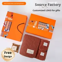 Ensemble cadeau de trois serviettes de bain en velours corail avec broderie et impression de logo personnalisé