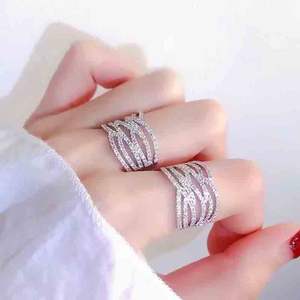 T0602 Anello di Lusso da Donna in Oro Bianco con Diamanti Taglio Baguette Colore D Naturale per Matrimonio - Product Image 3