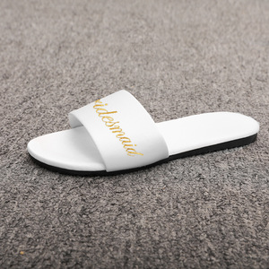 Nuevas <span class=keywords><strong>zapatillas</strong></span> bordadas para dama <span class=keywords><strong>de</strong></span> honor <span class=keywords><strong>de</strong></span> boda, <span class=keywords><strong>zapatillas</strong></span> rojas <span class=keywords><strong>de</strong></span> satén para <span class=keywords><strong>novia</strong></span>, zapatos a juego para mujer T1604 - Product Image 5