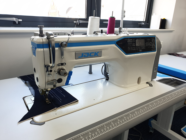 New Jack A6F-E-Q-PK Single-Needle, Direct-Drive, Fully Automatic, Compound-Feed Industrial Lockstitch Sewing Machine