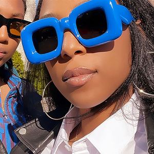Lunettes de soleil carrées rétro Y2K bleues personnalisées avec logo 2023, protection UV400, couleur bonbon, pour femmes - Product Image 2