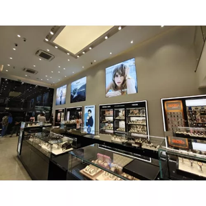 Design d'intérieur de boutique de montres haut de gamme, décoration de salle d'exposition de montres de luxe avec vitrines personnalisées, vitrines en verre, éclairage intelligent - Product Image 2