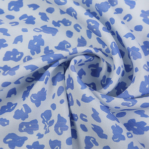 <span class=keywords><strong>2025</strong></span> Hoa Cổ Vải Hỗn Hợp Bán Hàng Tốt <span class=keywords><strong>Rayon</strong></span> In Vải Dệt Đồng Bằng Trọng Lượng Nhẹ In Vải Cuộn Cho Quần Áo - Product Image 2