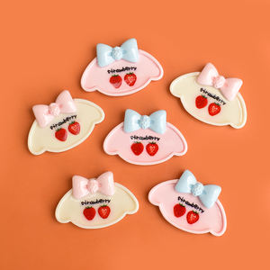 Bonito Cabujón de Resina con Forma de Plato de Fresa para Decoración DIY de Horquillas, Fundas de Teléfono y como Adorno de Comida en Miniatura para Cocina - Product Image 1