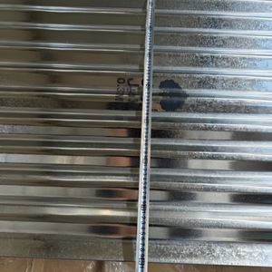 Tôles de toiture en métal galvanisé ondulé 23456789 mm, épaisseur 0,3 mm, pour la construction de bâtiments - Product Image 1