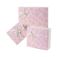Petite boîte de papier pour cosmétiques frais tenue dans la main boîte-cadeau avec couverture ciel et terre avec stratification mate et doublure en éponge pour les nouveaux cadeaux