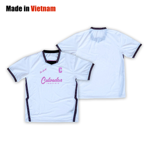 เสื้อฟุตบอลสั่งทำจากโรงงาน ระบายอากาศได้ดี แขนสั้น สำหรับฤดูร้อน พิมพ์ลายแบบซับลิเมชั่น สีสันปรับแต่งได้ คลาสสิค ฟุตบอล 100% - Product Image 5