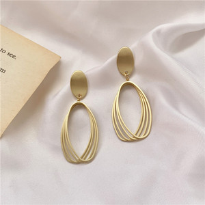 Pendientes de joyería chapados en oro de 18k para mujer, cierre de diseñador de moda - Product Image 5